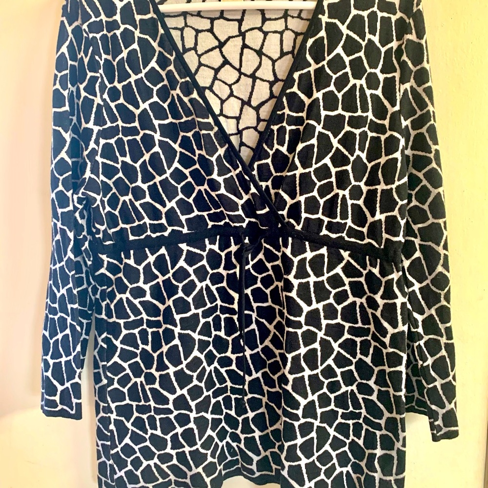 Women’s Micheal Kors Sweater, Size XL